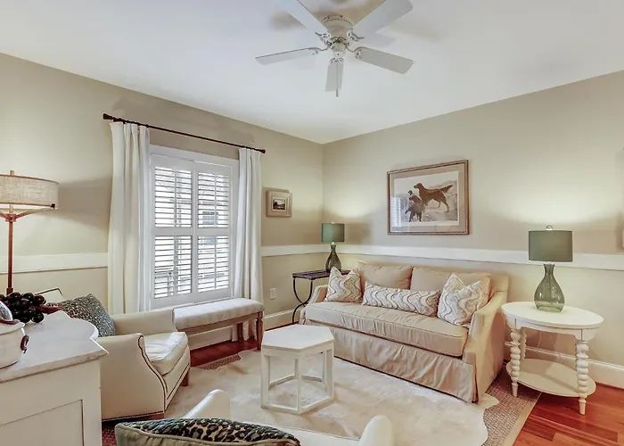 Apartment On Perry Lane