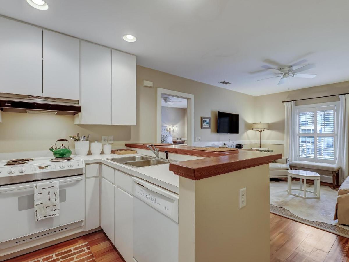On Perry Lane Apartment *
