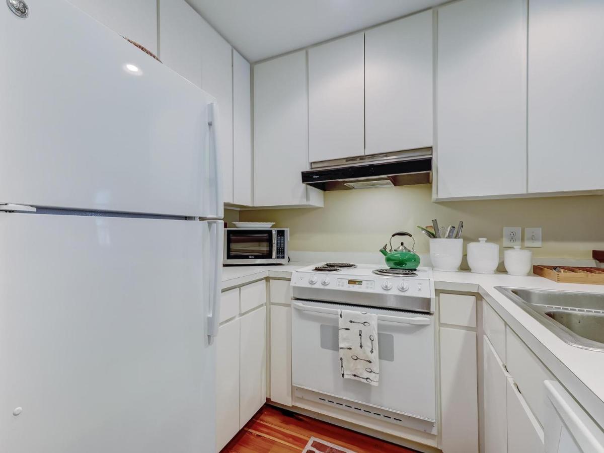 Apartment On Perry Lane *
