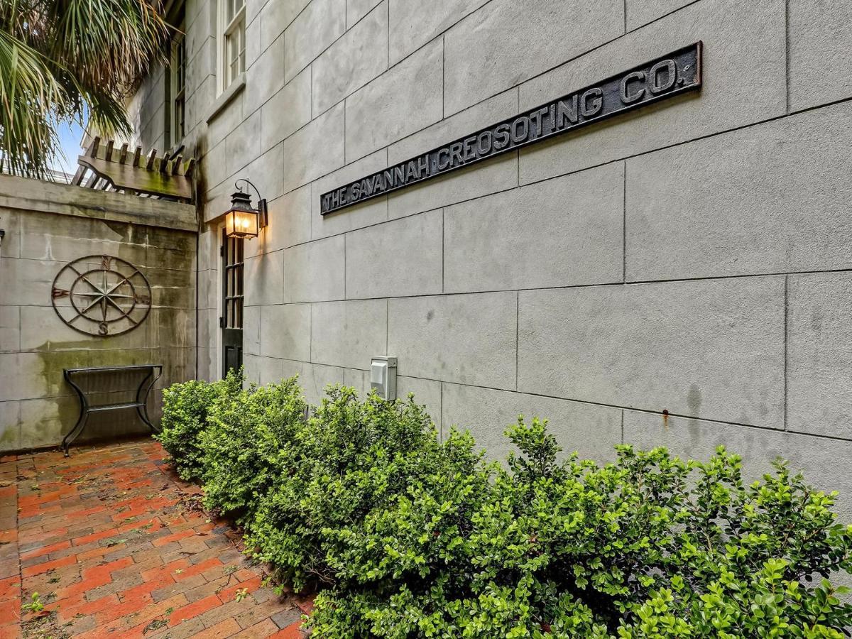 On Perry Lane Apartment *
